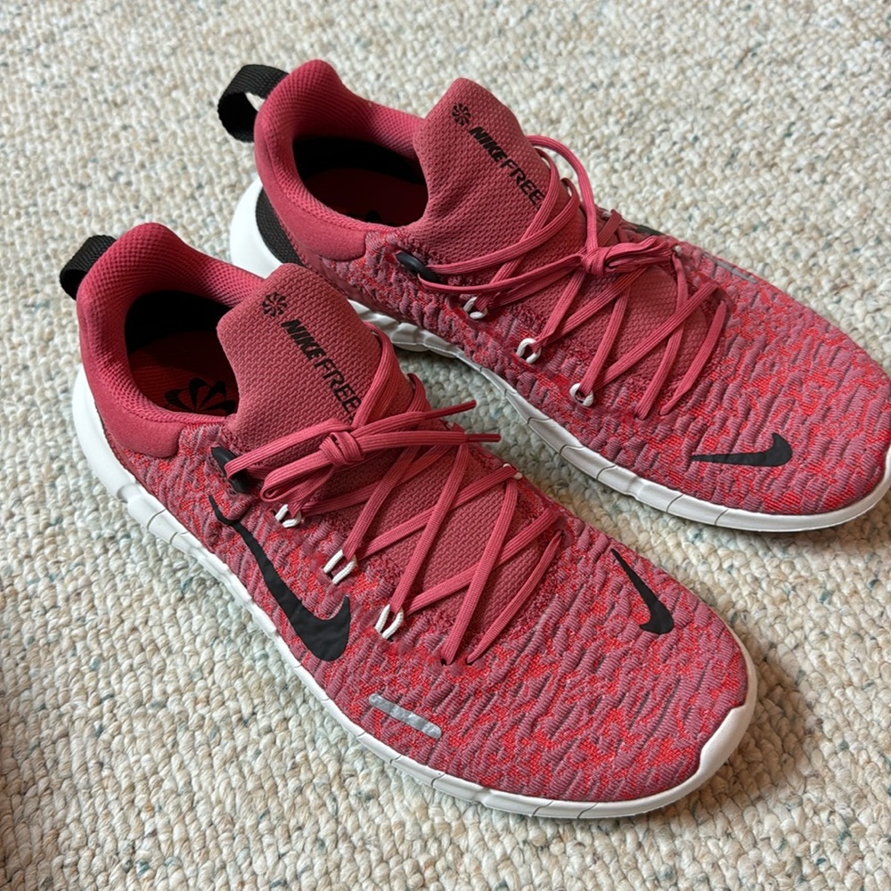 Men's running shoes